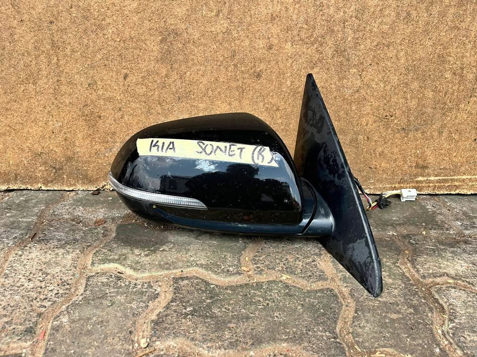 Kia Sonet Right side mirror - Private Seller Kia Sonet Right side mirror - Private Seller