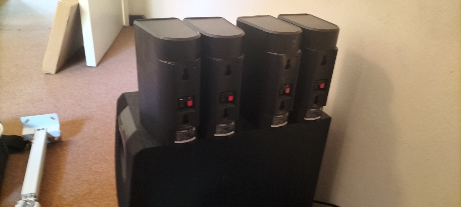 Yamaha RX V361 Amp and Speakers