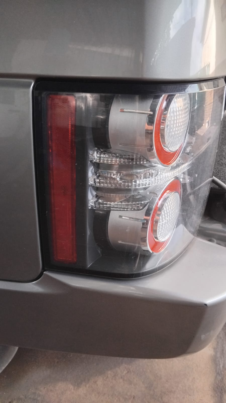2010 Range Rover Vogue 5.0 V8 SC Tail light for sale - Private Seller