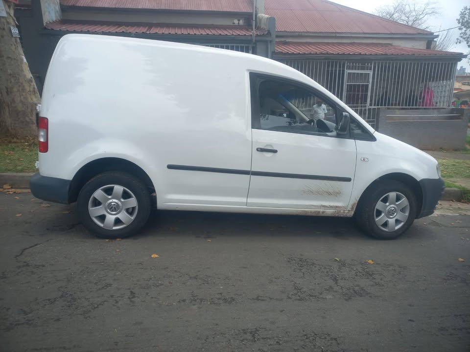 VW Caddy Panel Van 1.6 Petrol, Manual, white color, mileage 400000kms,