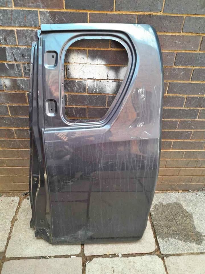 FORD RANGER T7 CLUBCAP LEFT BACK DOOR Used Auto Body Spare Parts at Sema Spare - Private Seller FORD RANGER T7 CLUBCAP LEFT BACK DOOR Used Auto Body Spare Parts at Sema Spare - Private Seller