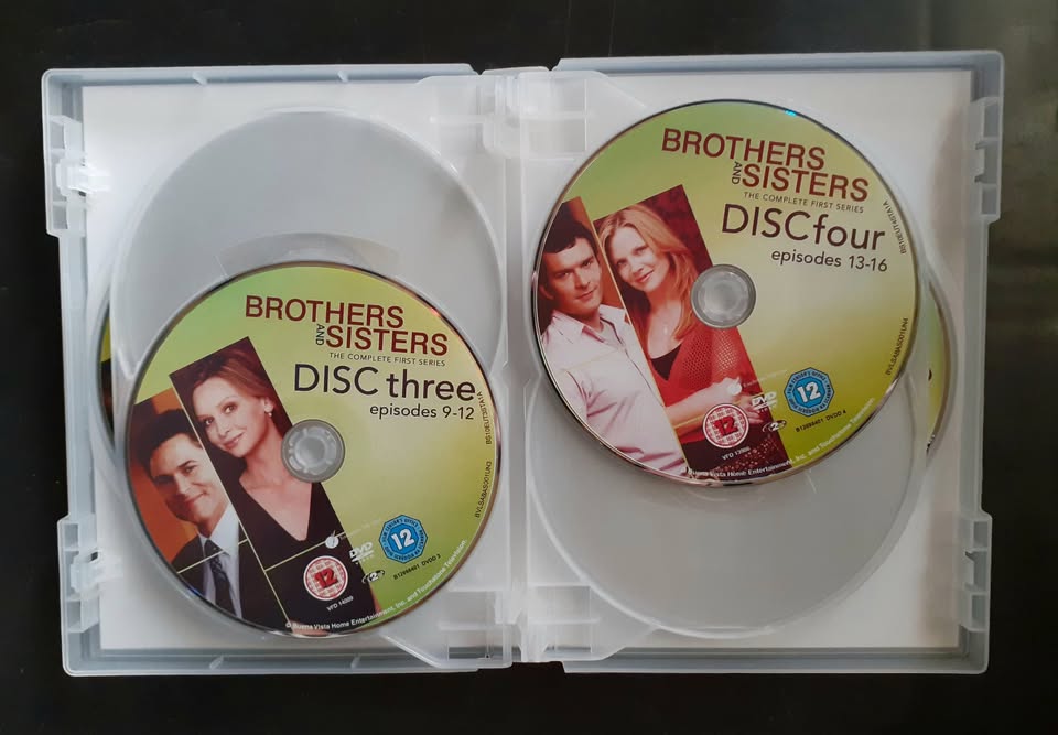 Brothers and Sisters - The Complete First Season ( 6 DVD Set)