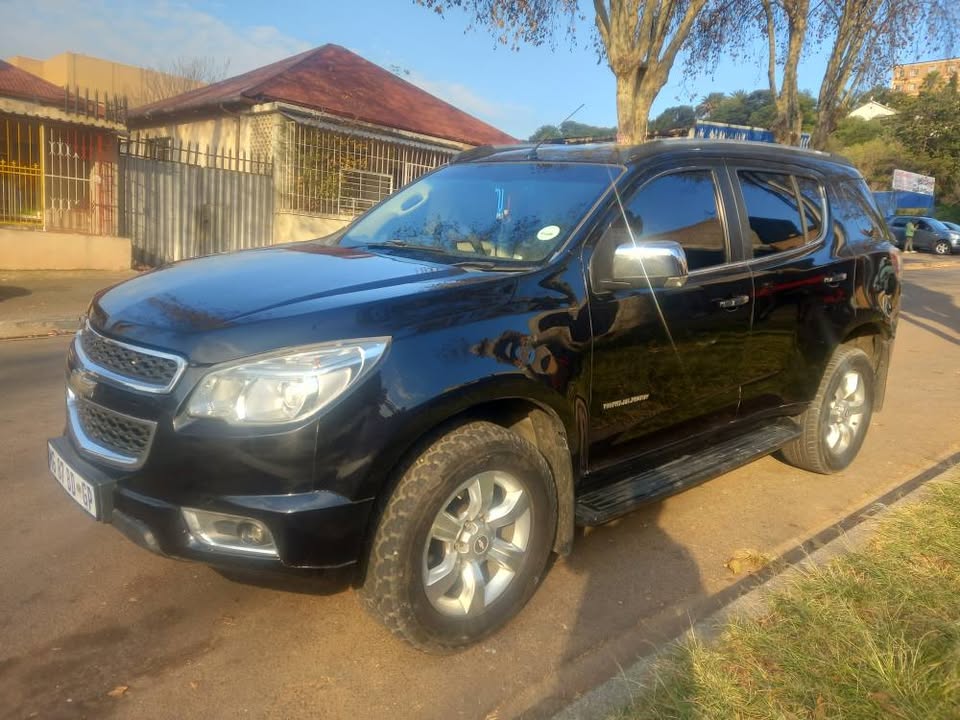 2013 Chevrolet Trailblazer LTZ DURAMAX 2.8 DIESEL, Manual, Black, 7seater 115000kms