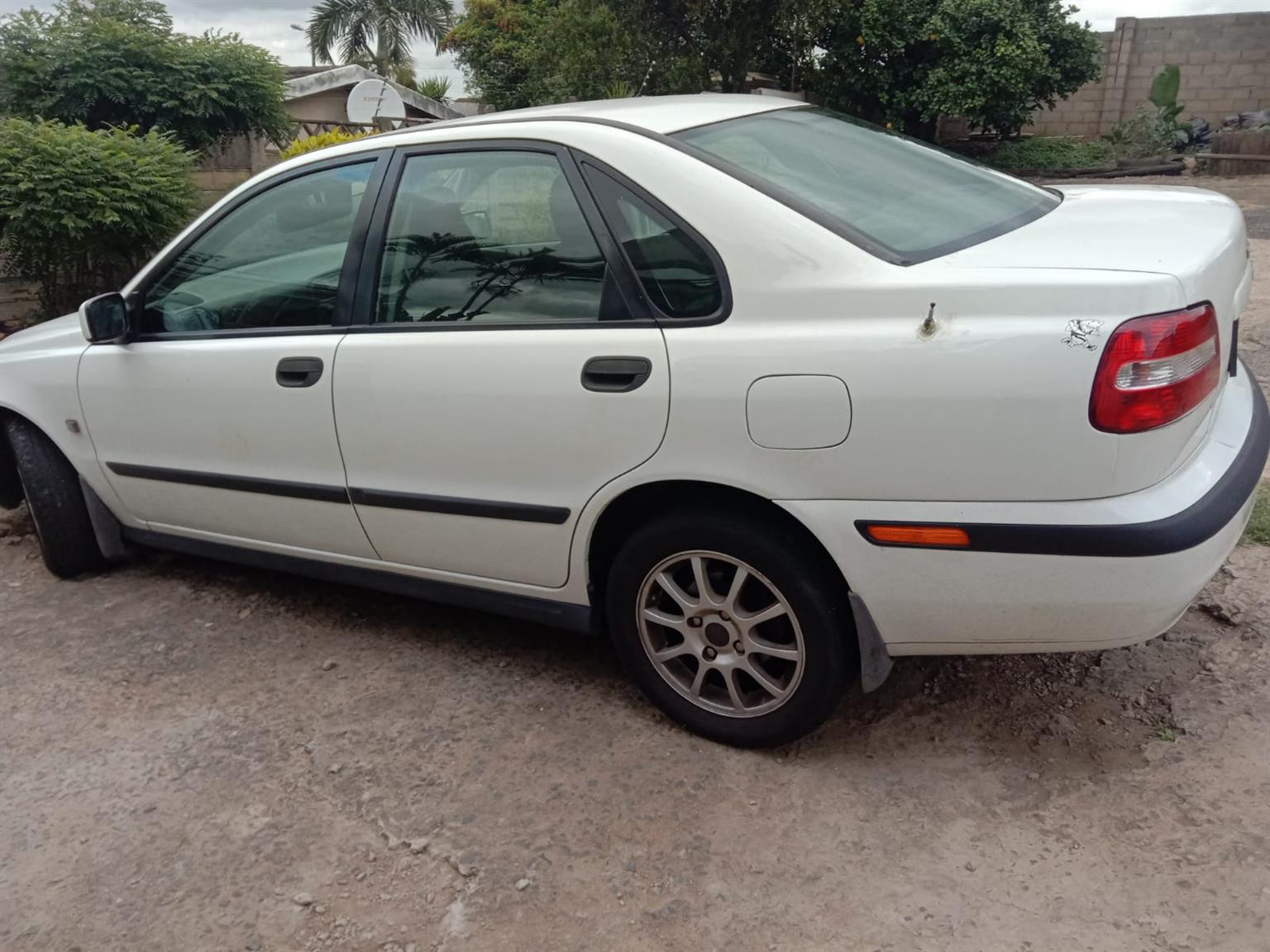 Boot spoiler Volvo S40 - Private Seller Boot spoiler Volvo S40 - Private Seller