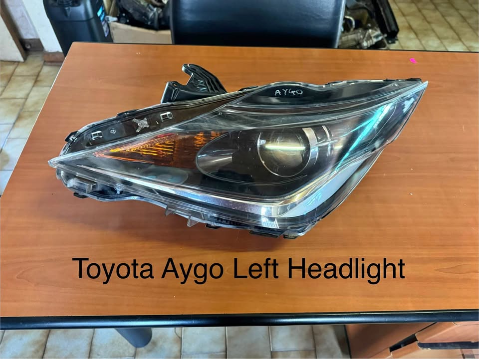 Toyota Aygo Facelift Left Headlight - Private Seller Toyota Aygo Facelift Left Headlight - Private Seller
