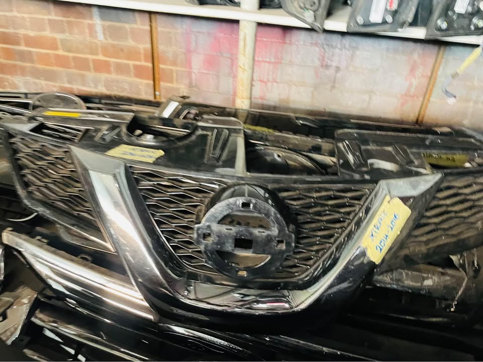 Nissan X-Trail grille - Private Seller Nissan X-Trail grille - Private Seller