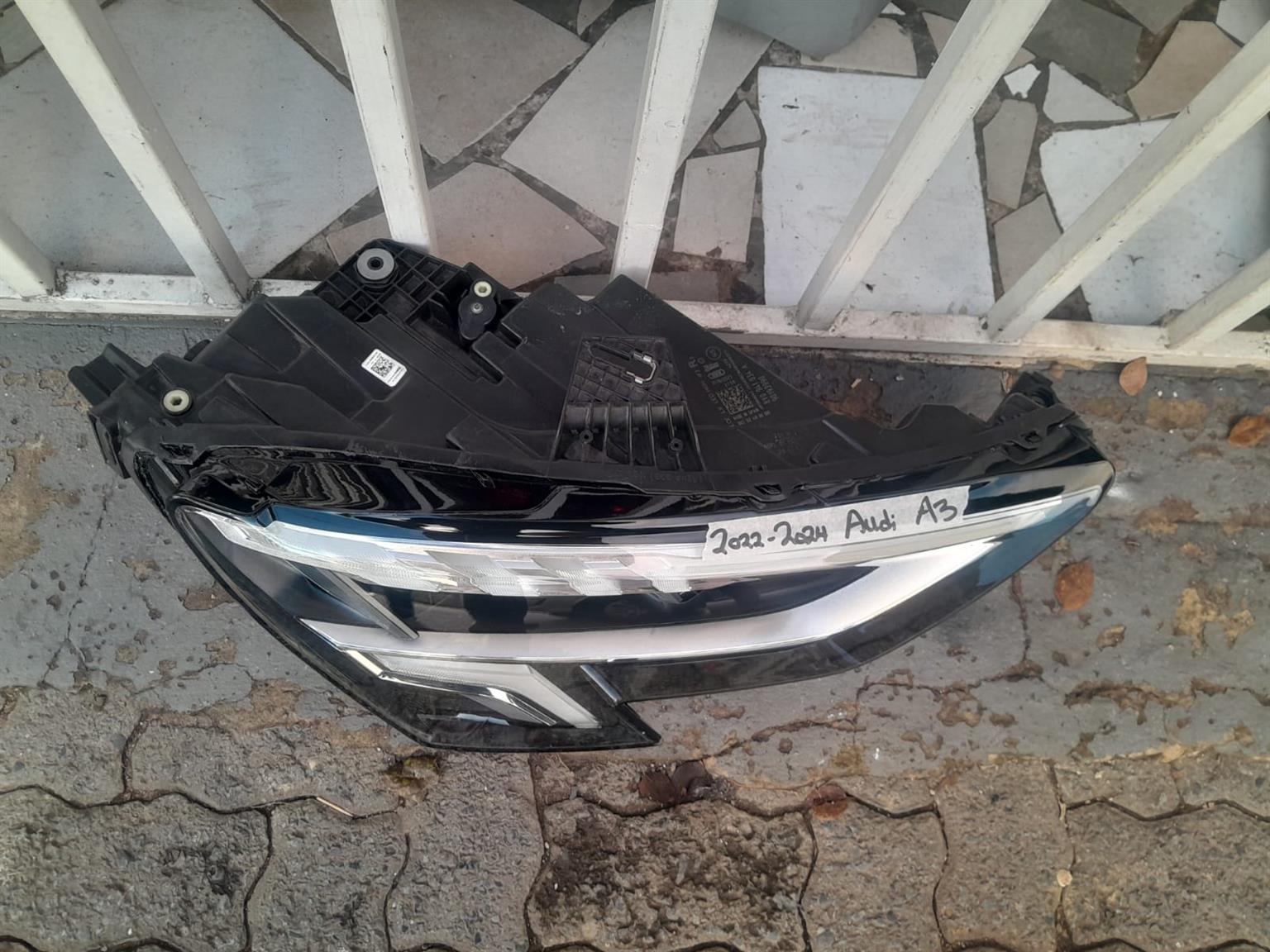 2022-2024 AUDI A3 RIGHT SIDE HEADLIGHT FOR SALE - Private Seller 2022-2024 AUDI A3 RIGHT SIDE HEADLIGHT FOR SALE - Private Seller