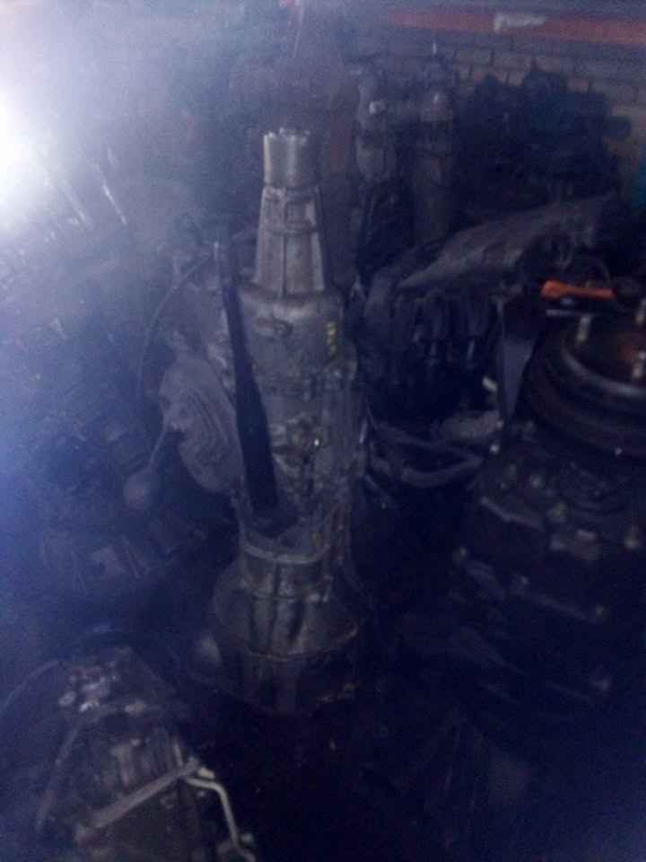 ISUZU 4ZE1 FLOOR GEARBOX - Private Seller
