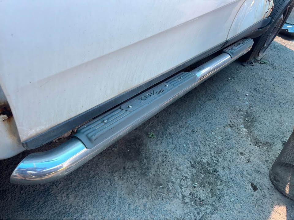 Mahindra Xuv 500 2.2 W8 Side Steps For Sale Call or whatsapp - Private Seller