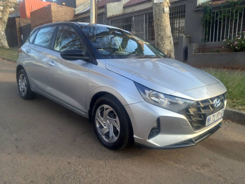 2021 Hyundai i20 1.2 Petrol, Automatic, Silver, 63000kms Service History.