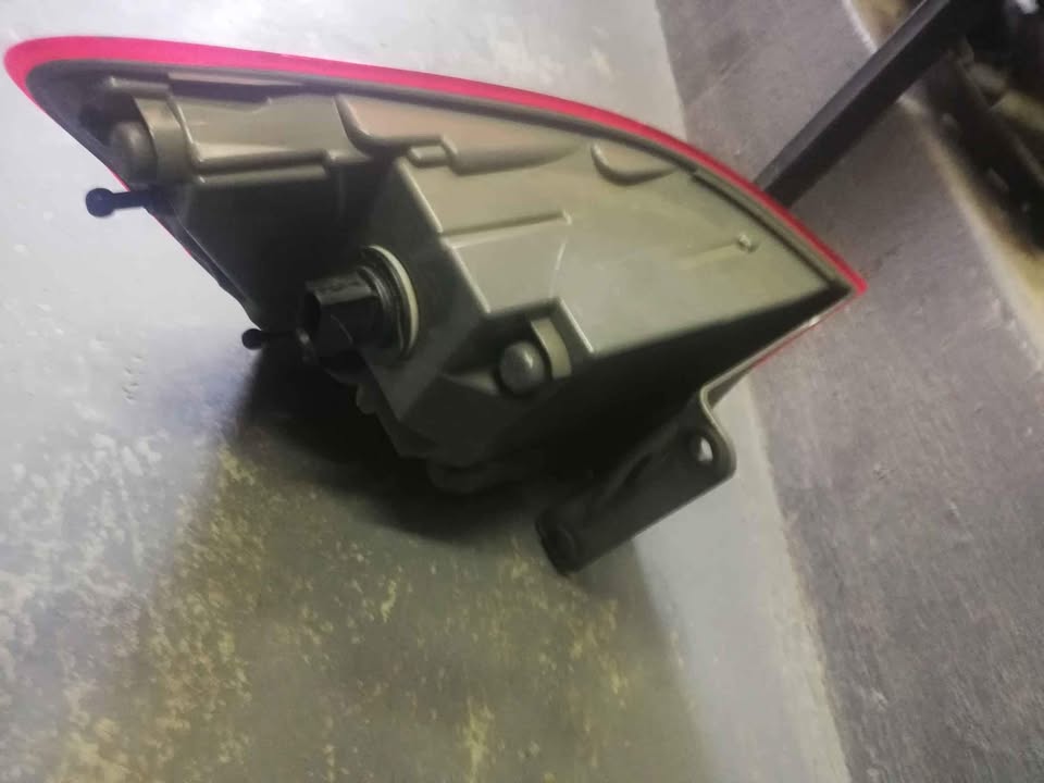 Jeep grand charokee right side taillight - Private Seller Jeep grand charokee right side taillight - Private Seller