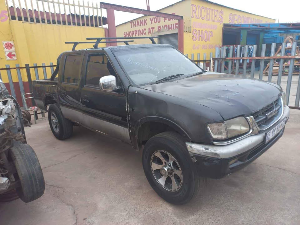 KB280 Isuzu STRIPPING FOR SPARES - Private Seller KB280 Isuzu STRIPPING FOR SPARES - Private Seller