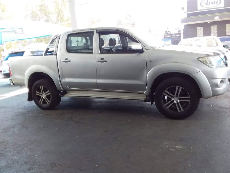 2009 Toyota Hilux vvti petrol manual 2009