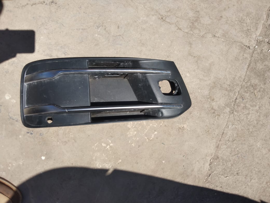 Second Hand Audi Q7 2017 Left Bumper Grill (3.0 TDI CVM) for Sale. - Private Seller