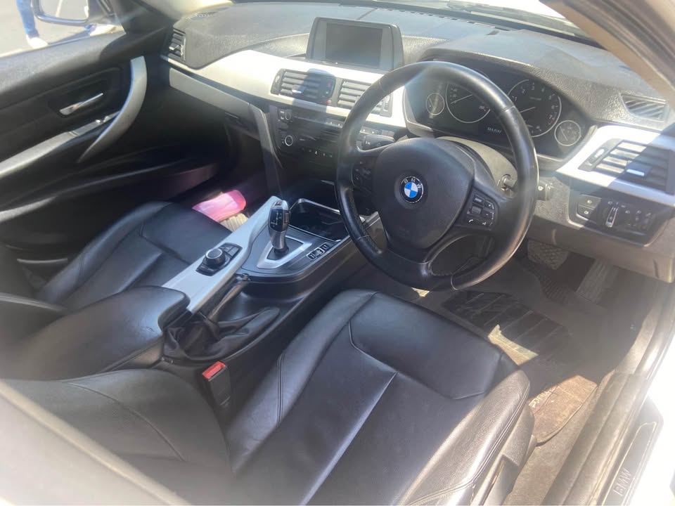 2013 BMW F30 320i 95000km