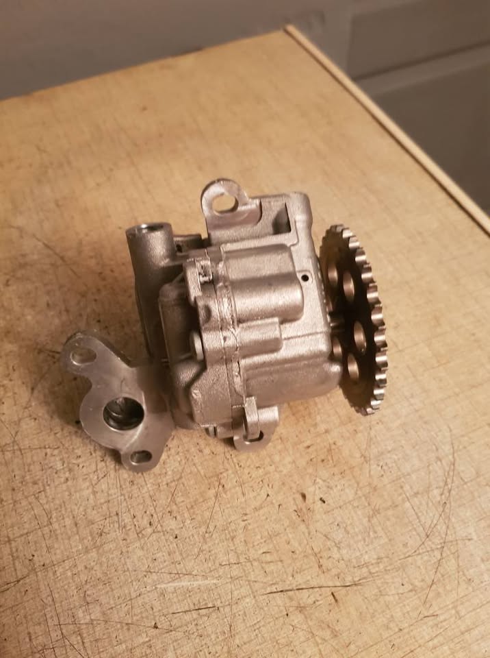 PEUGEOT BOXER OR FORD RANGER OIL PUMP FORSALE - Private Seller