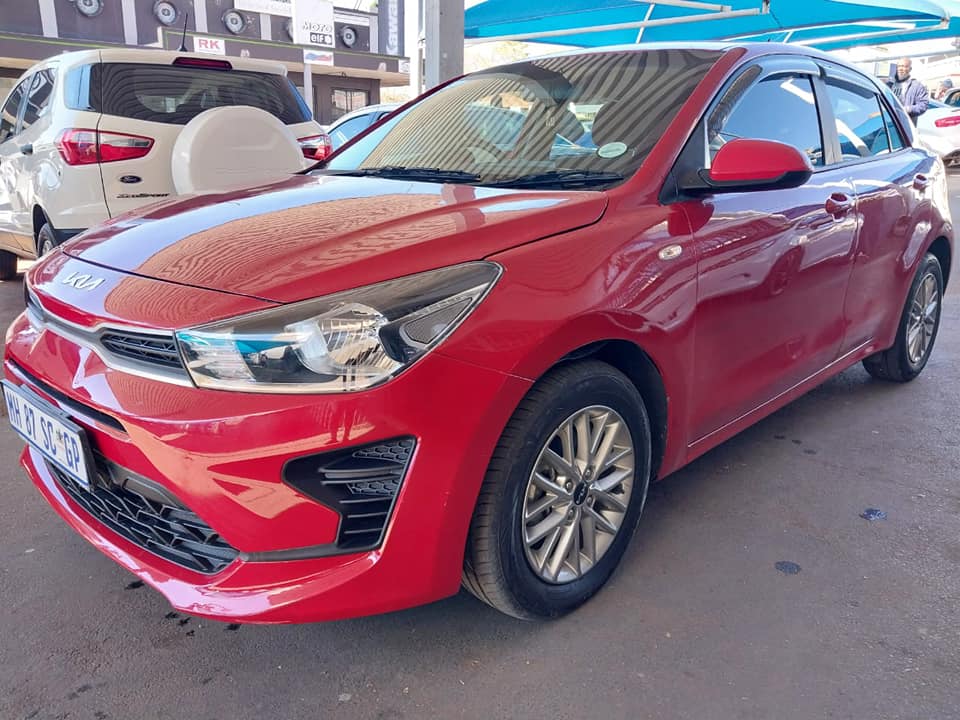 2023 KIA RIO TEC 1.2 28 000KM MANUEL PETROL MAROON COLOR