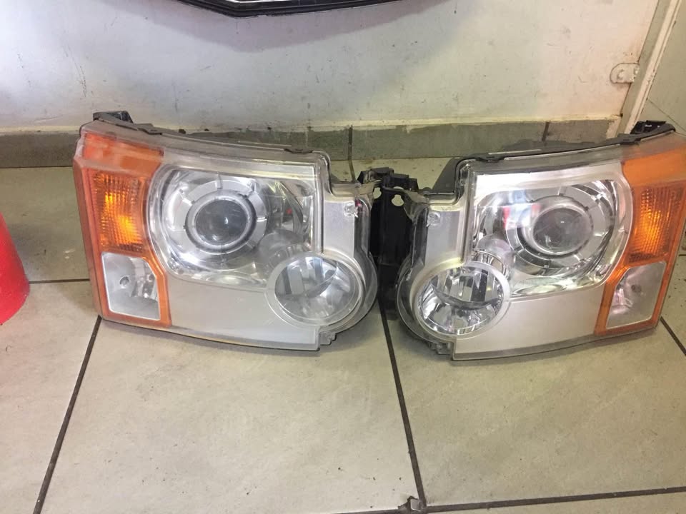 Rang Rover Discovery 3 headlight for sell in good condition nice and clean - Private Seller