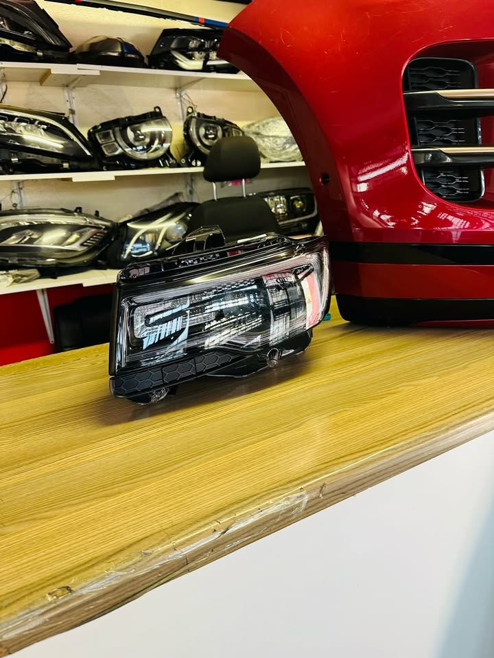 2021 JEEP GRAND CHEROKEE HEADLIGHT FOR SALE - Private Seller