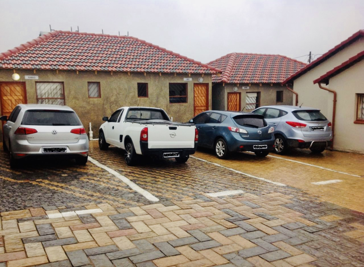 One bedroom available for rental Ebony park Midrand