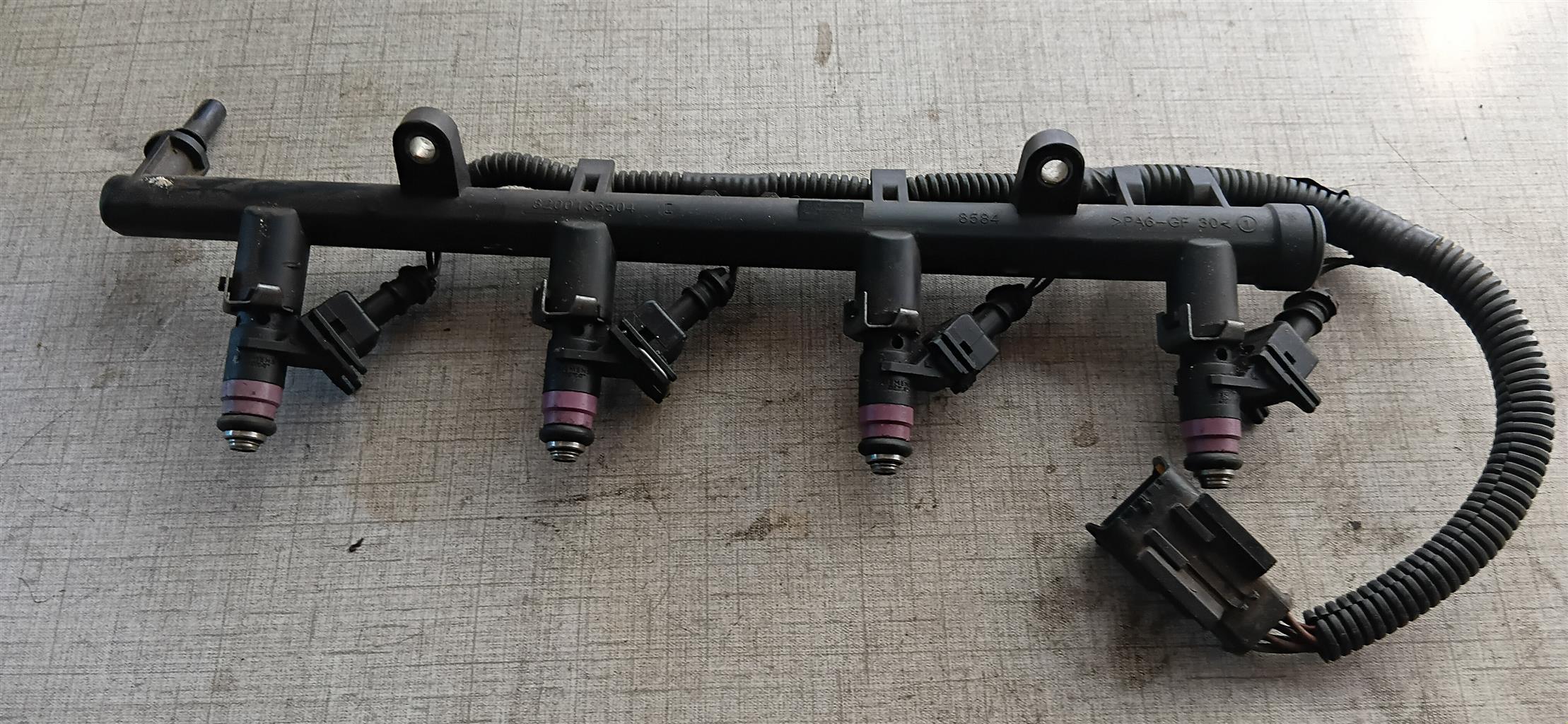 Injector rail with Injectors for sale - Private Seller Injector rail with Injectors for sale - Private Seller