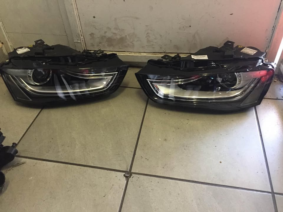 AUDI A4 B8 headlights for sell in good condition nice and clean - Private Seller