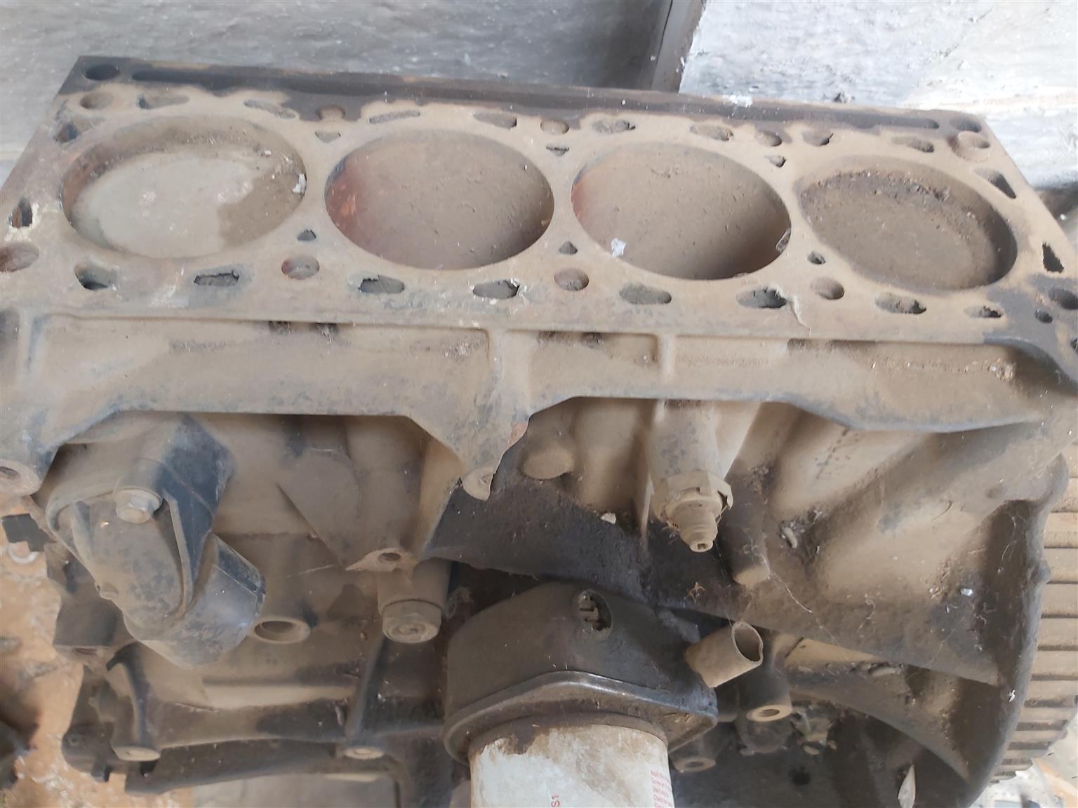 Renault Crank and pistons 2l - Private Seller Renault Crank and pistons 2l - Private Seller