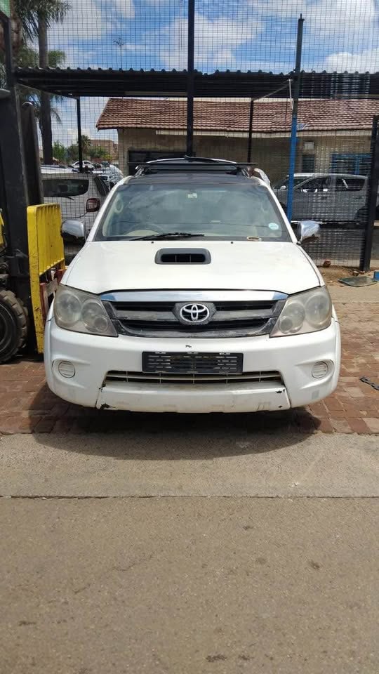 TOYOTA FORTUNER 3.0 D4D 4x4 SPARES - Private Seller TOYOTA FORTUNER 3.0 D4D 4x4 SPARES - Private Seller