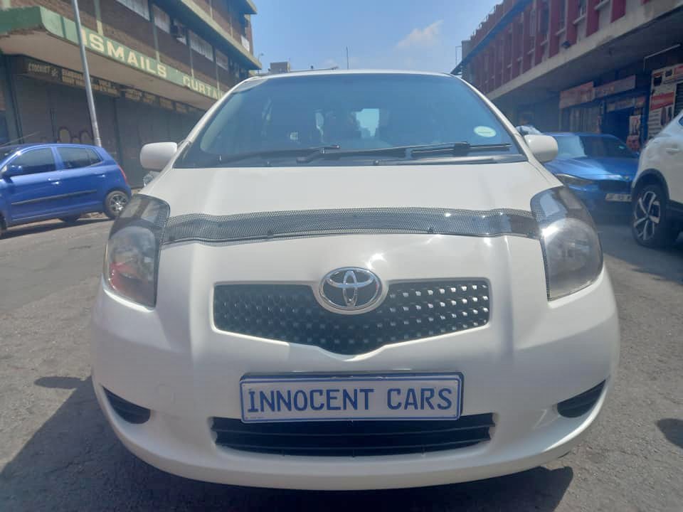 2008 TOYOTA YARIS T3 PETROL, MANUAL TRANSMISSION, WHITE COLOUR, MILEAGE 120000KM 2008 TOYOTA YARIS T3 PETROL, MANUAL TRANSMISSION, WHITE COLOUR, MILEAGE 120000KM