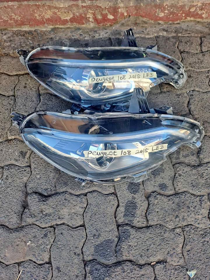 PEUGEOT 108 HEADLIGHT 2015 LED - Private Seller PEUGEOT 108 HEADLIGHT 2015 LED - Private Seller