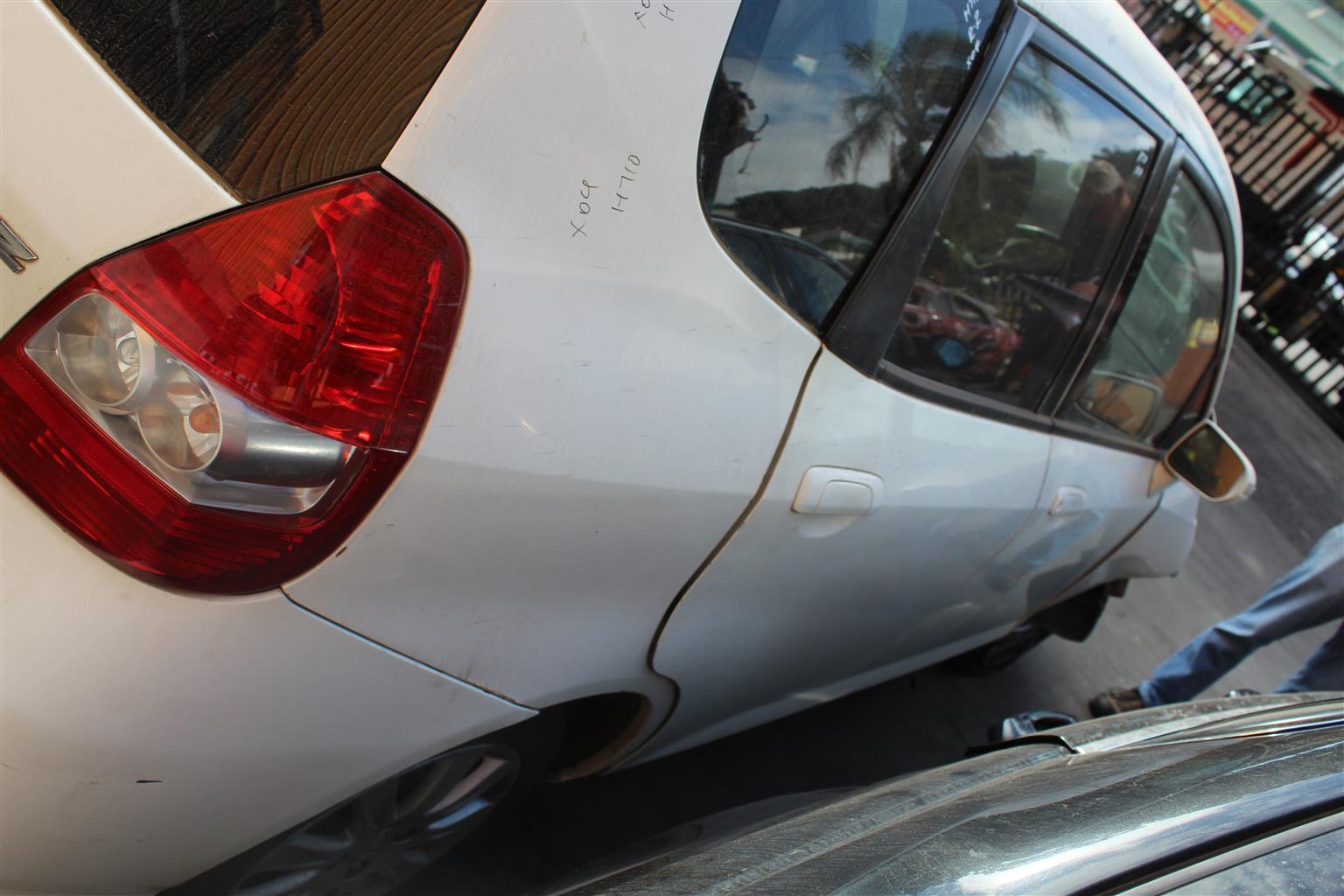 STRIPPING   Honda Jazz 1.4i DSI AT - 2005 - Private Seller