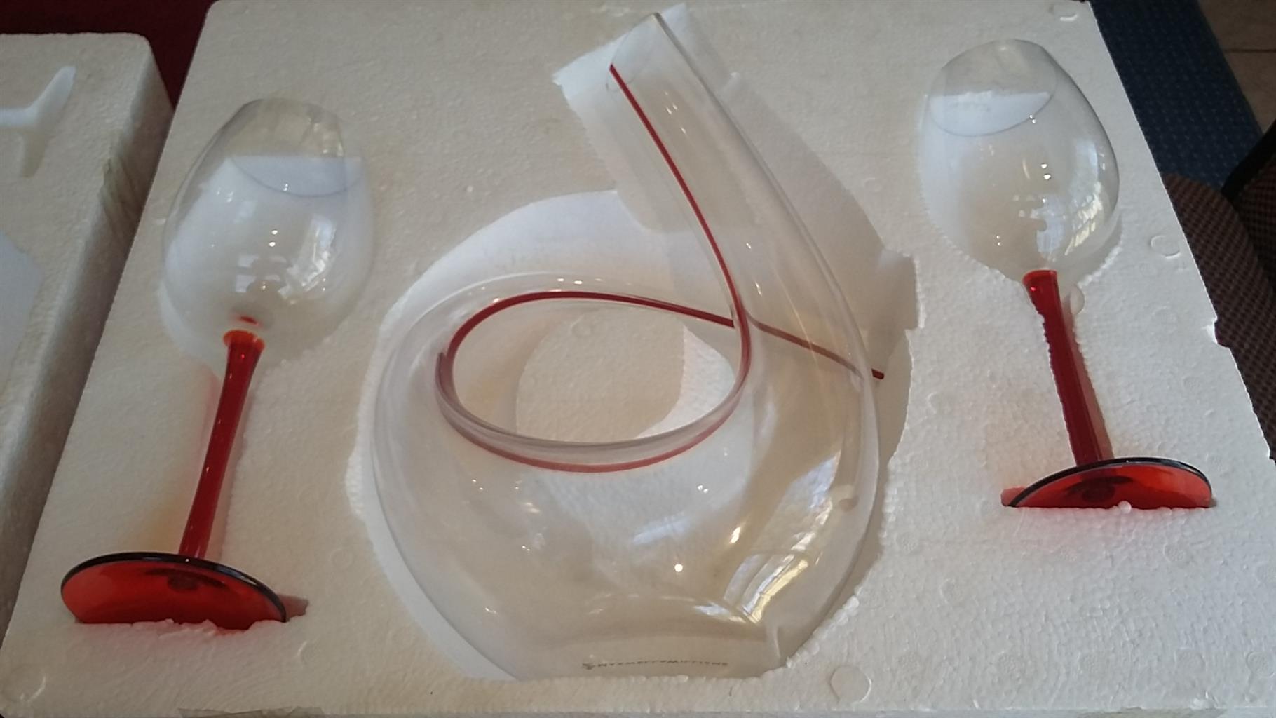 BEAUTIFUL WINE DECANTER THREE PIECE SET FOR SALE BEAUTIFUL WINE DECANTER THREE PIECE SET FOR SALE