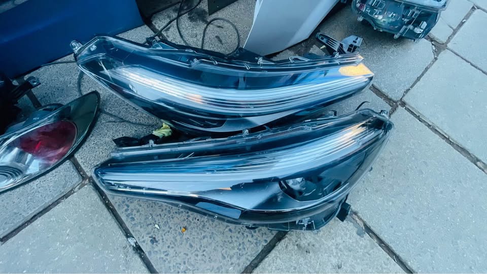 Toyota Corolla Cross headlights - Private Seller