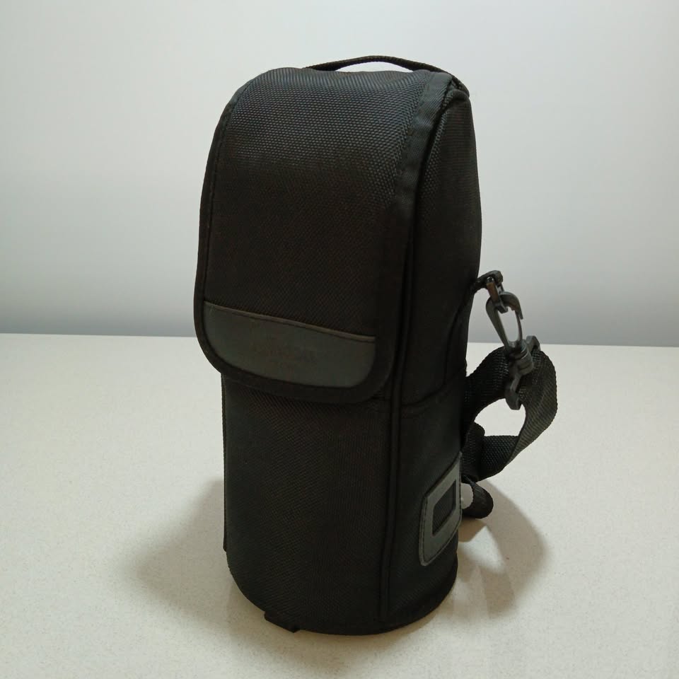Nikon CL-M2 Lens Case