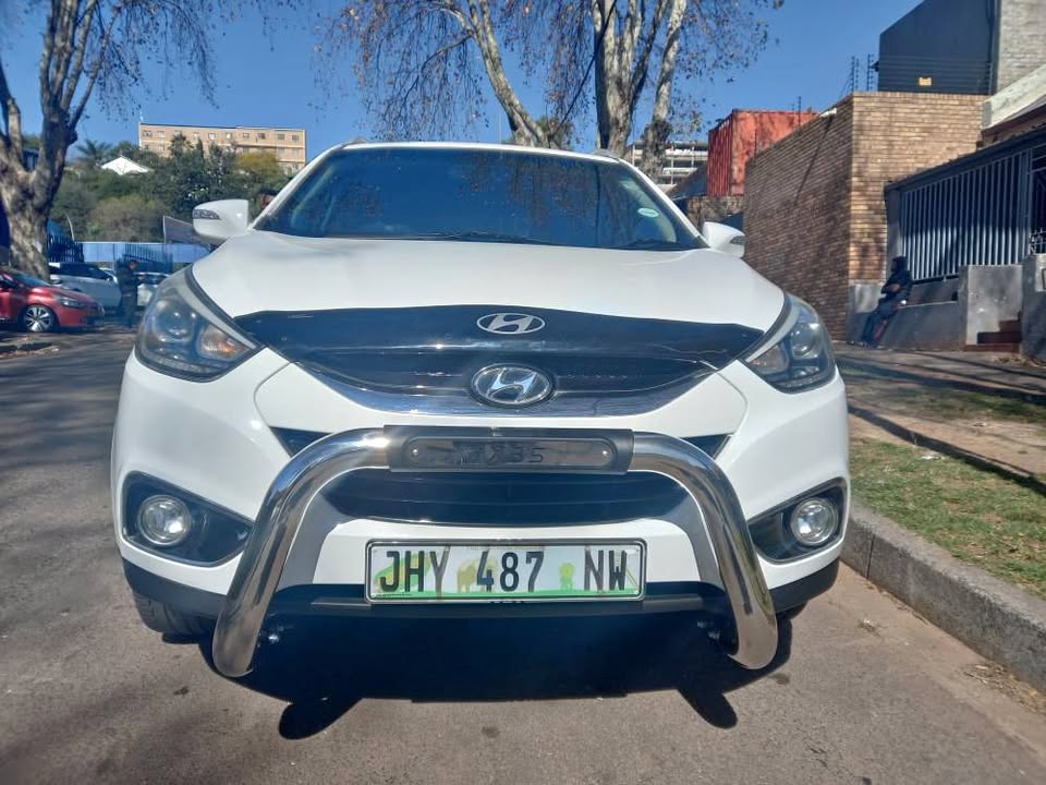 2016 Hyndai Ix35 2.0 Petrol, Manual, White, Full service history, 79000kms, Leather Seats.