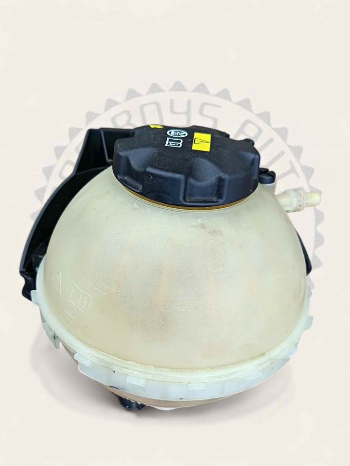 BMW F30 3 SERIES COOLANT WATER BOTTLE/RESERVOIR/EXPANSION TANK AVAILABLE FOR SALE IN EXCELLENT CONDI - Private Seller BMW F30 3 SERIES COOLANT WATER BOTTLE/RESERVOIR/EXPANSION TANK AVAILABLE FOR SALE IN EXCELLENT CONDI - Private Seller
