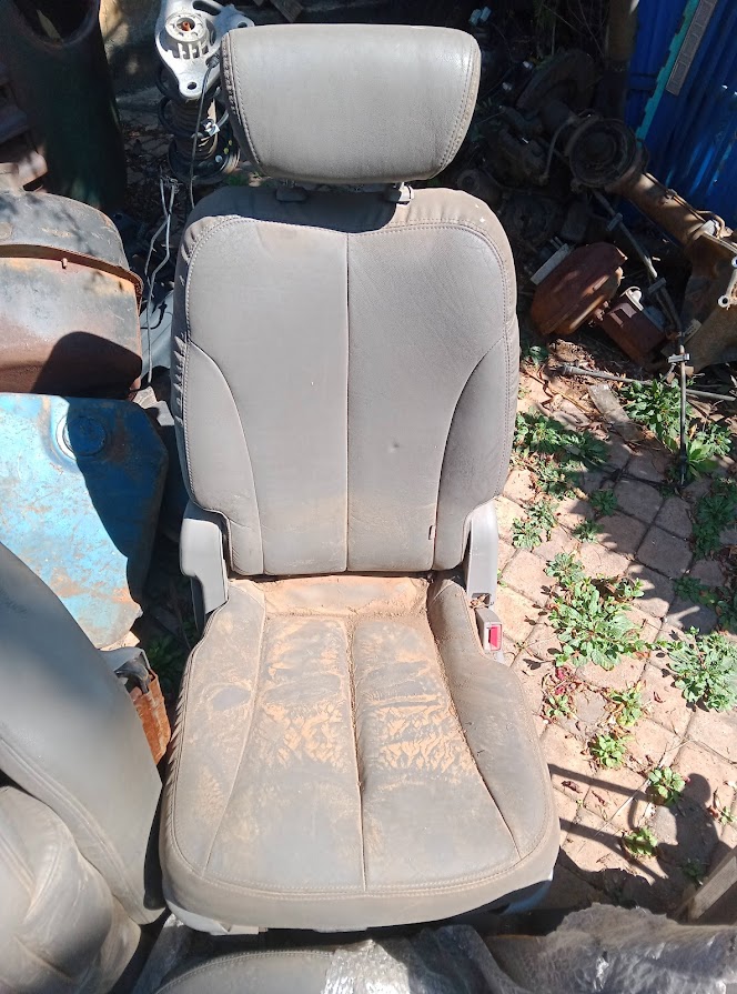 Kia Sedona Leather Seats - Private Seller