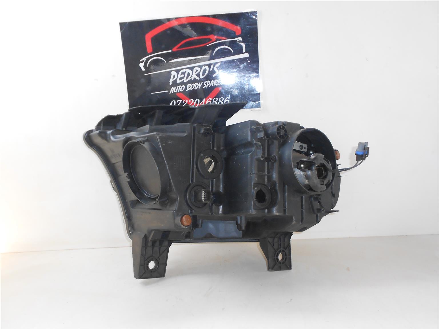 Dodge Durango Right Headlight - Private Seller Dodge Durango Right Headlight - Private Seller