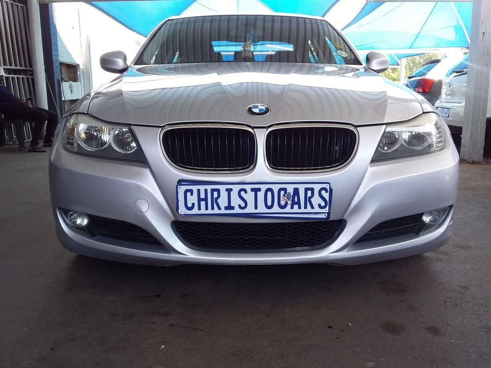 BMW E90 automatic petrol 320i enging capacity