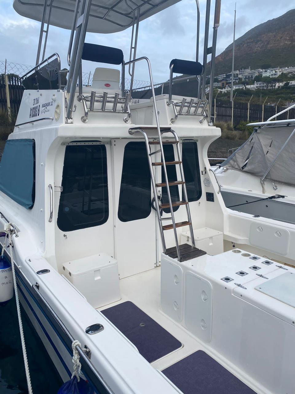 Magnum 32 Boat
