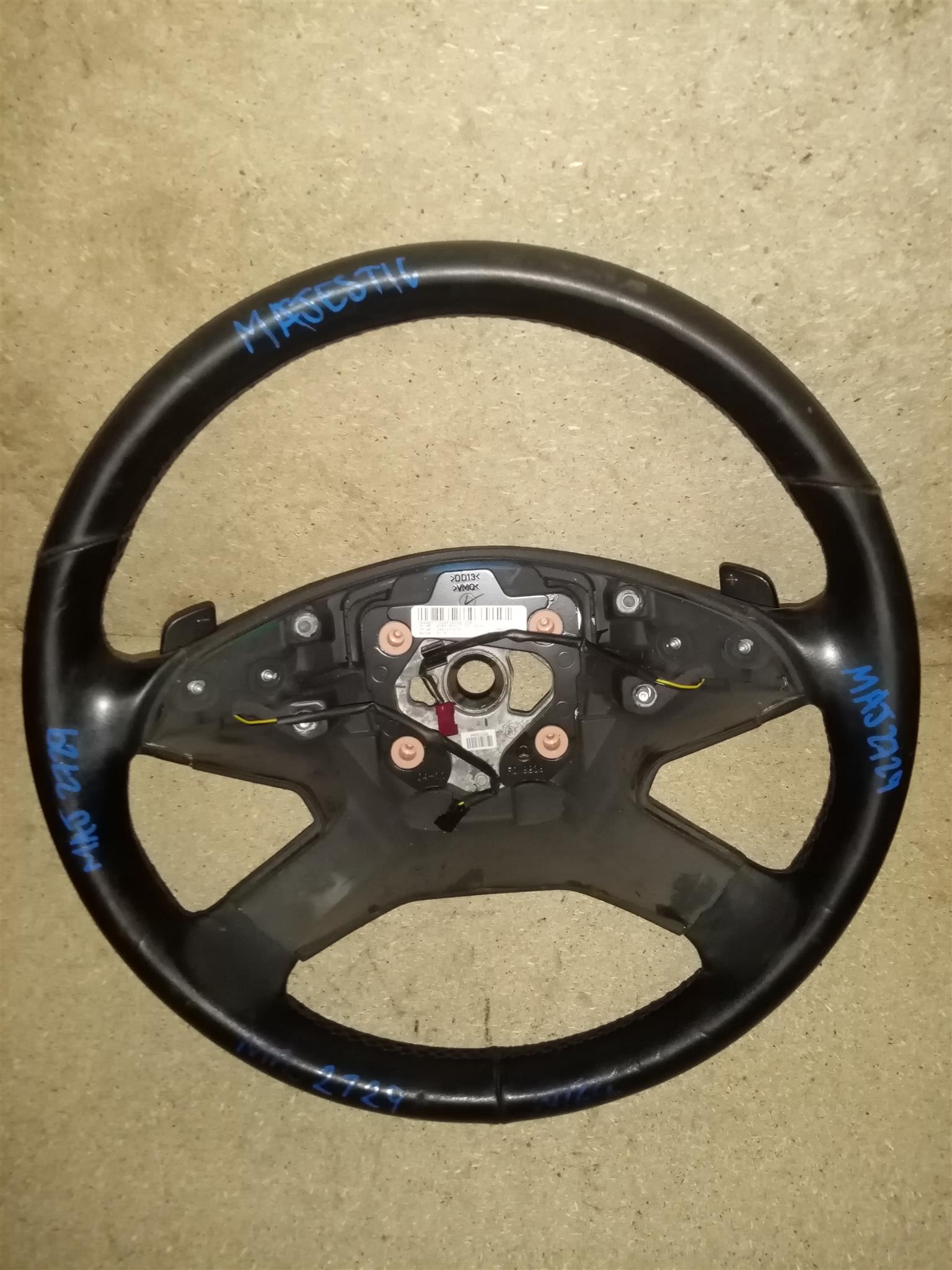 2012 Mercedes Benz R350 W251 steering wheel for sale - Private Seller 2012 Mercedes Benz R350 W251 steering wheel for sale - Private Seller
