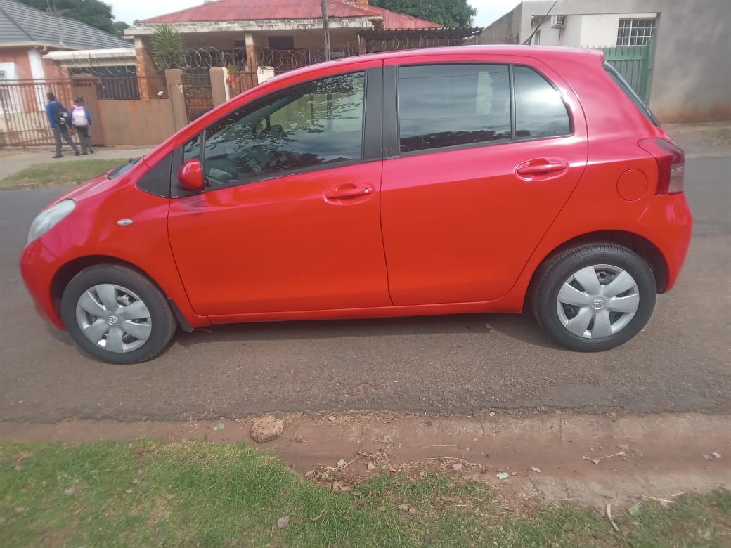 Used 2010 Toyota Yaris 1.3 auto - Private Seller Used 2010 Toyota Yaris 1.3 auto - Private Seller