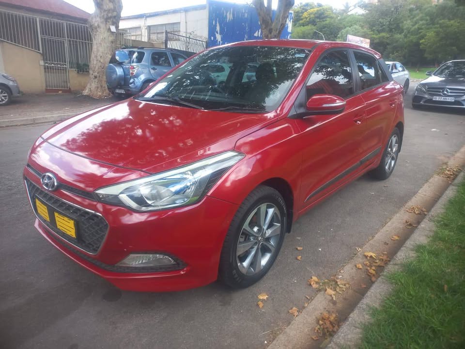 2016 HYUNDAI i20 1.4 FLUID PETROL, Automatic, Maroon Color, Mileage 80000kms