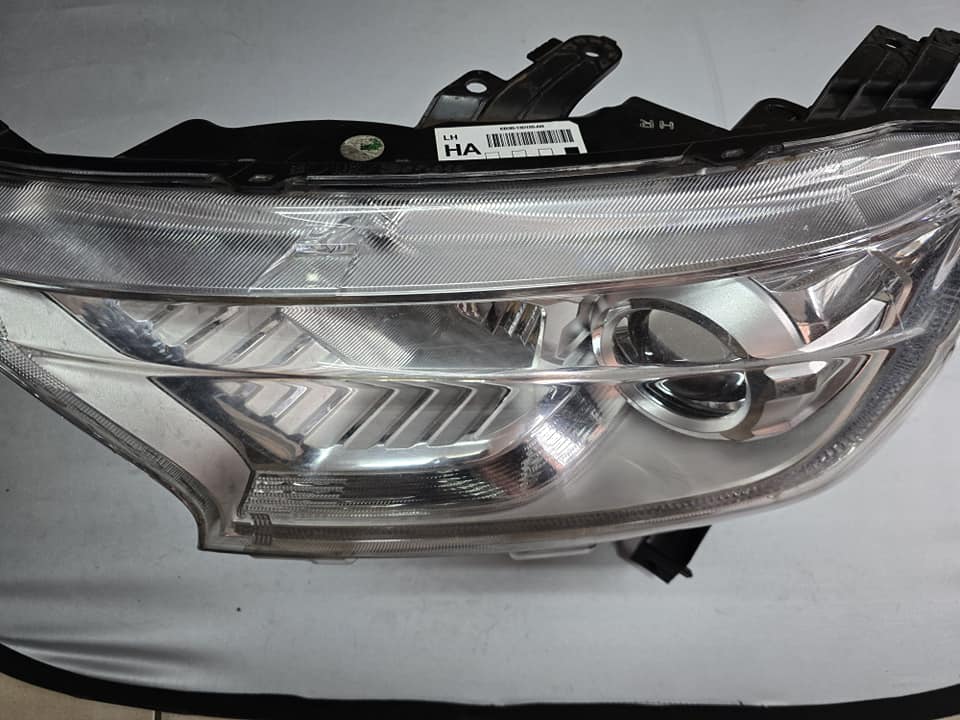 Ford Everest/Ranger T6-T7 Left Headlight For Sale - Private Seller