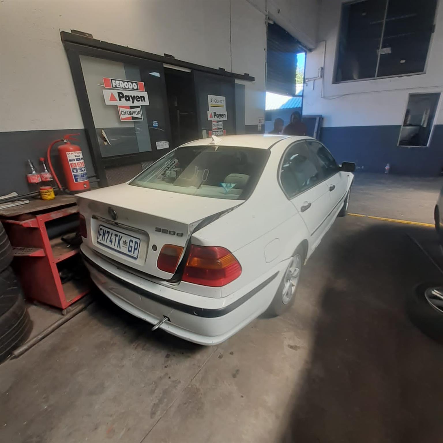 BMW 320 AVAILABLE FOR STRIPPING (DELIVERY AVAILABLE COUNTRY WIDE) Volvo S8 spare - Private Seller
