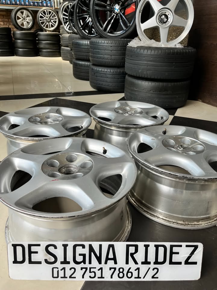 OEM LEXUS GS300 16-INCH STYLE WHEEL AVAILABLE. - Private Seller OEM LEXUS GS300 16-INCH STYLE WHEEL AVAILABLE. - Private Seller