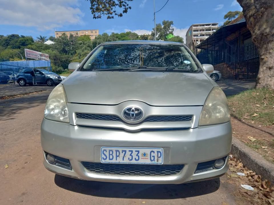 2005 Toyota Verso 1.8 Petrol, Manual, Gold, 137000kms,7seater