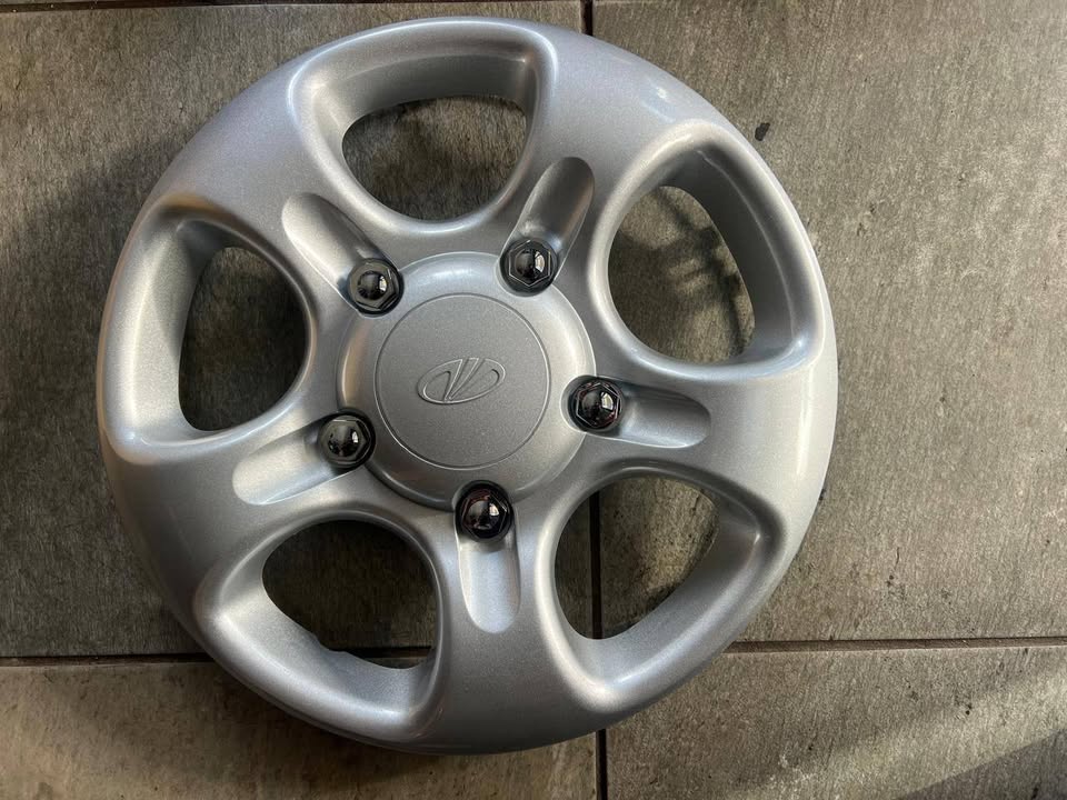 Mahindra wheel caps available - Private Seller
