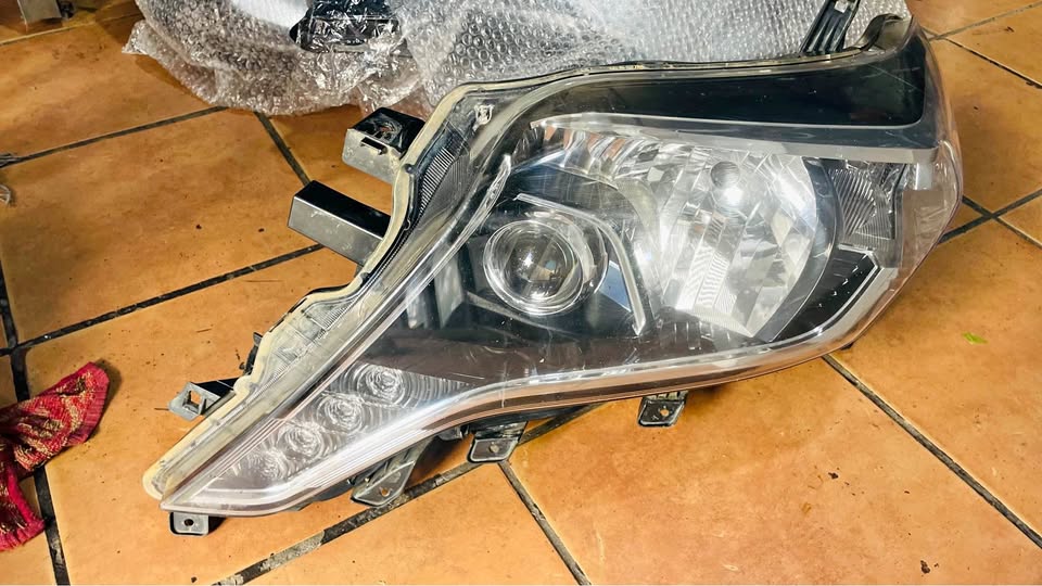 Toyota Land Cruiser Prado J150 headlight - Private Seller Toyota Land Cruiser Prado J150 headlight - Private Seller