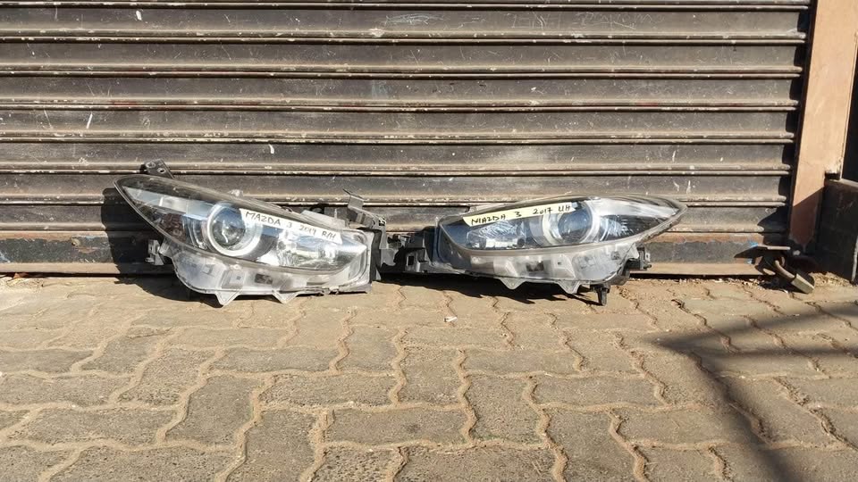 Mazda 3 headlight 2019 - Private Seller Mazda 3 headlight 2019 - Private Seller